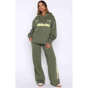 ชุดวอร์มผู้หญิงแบบ 2 ชิ้น ผ้าทึบ ปักลาย สำหรับฤดูหนาว - Product Image 5