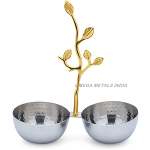 Ensemble de bols de service en métal doré de bonne qualité avec surface martelée texturée et base surélevée pour un dîner élégant et une utilisation décorative - Product Image 2