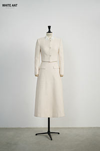 Design de luxe perles à la main à manches longues vestes pour femmes élégantes JUHI CROPPED JACKETS tissu en tricot de Jersey gaufré écologique - Product Image 5