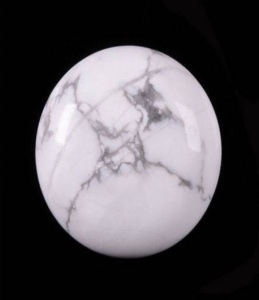 Pierre précieuse Howlite blanche naturelle de haute qualité, lisse, calibrée, en forme de pièce plate, pour la fabrication de bijoux, grossiste Coszcalt Exports Third - Product Image 1