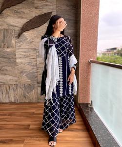 Élégance intemporelle: Collection 2014 de robes pour femmes-Embrassez les styles classiques avec une touche moderne pour toutes les occasions - Product Image 2