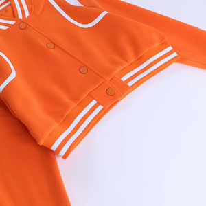 Chaqueta Bomber Varsity Personalizada para Mujer, Mezcla de Lana, Mangas de Cuero de Pescado, Puños Acanalados, Logotipo Bordado, OEM, Venta al por Mayor - Product Image 3