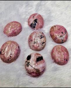 Piedra de Palma de Cristal Curativo de Rodocrosita Hecha a Mano, Fomenta el Coraje y la Confianza, Atrae la Suerte Positiva, la Abundancia y la Energía - Product Image 3