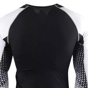 Rash Guard de compression personnalisé pour hommes Fabrication professionnelle Tissu doux Fabriqué à manches longues Custom Made MMA Men Rash Guard - Product Image 5