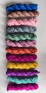 Fils de ruban de soie sari teints sur mesure 100% soie pour les projets de bricolage de bijoux de tissage ajoute de la couleur et de la texture à l'artisanat - Product Image 6