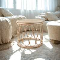 Table d'appoint ronde en rotin naturel artisanal moderne, écologique, durable, unique, pour salon et décoration côtière