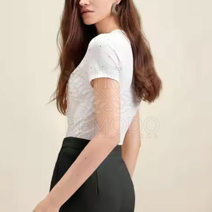 เสื้อยืดลายกราฟิกสำหรับผู้หญิงประดับพลอยเทียมแฟชั่นใหม่ชุดสวมใส่ได้ทุกวันแบบลำลอง - Product Image 4