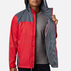 Servizio OEM disponibile giacca antipioggia impermeabile con striscia riflettente abbigliamento da uomo e da campeggio