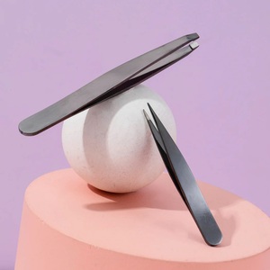 Juego de pinzas para cejas de acero inoxidable, puntas inclinadas y puntiagudas con asas de diseño de agujero, pinzas para cejas esenciales para maquillaje - Product Image 1