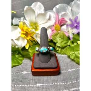Anillo Artesanal Navajo de Turquesa Blanca y Plata de Ley, Talla 9.75 - Product Image 1