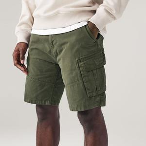 Short cargo multi-poches à taille élastique de créateur de qualité supérieure personnalisé Short cargo de coupe régulière en coton et élasthanne pour hommes - Product Image 1