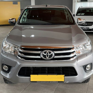 Hilux Blanca Usada Barata, GCC 2018, Tracción Delantera, Automática, Asientos de Cuero, 5 Plazas, Luces LED ACC - Product Image 1