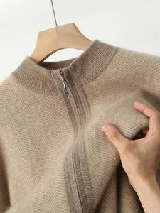 Top Trending 100% Trajes de sudor de algodón orgánico Diseño de cremallera Conjunto de 2 piezas Transpirable Elegante Nuevos chándales casuales personalizados - Product Image 5