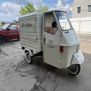 Camion de restauration rapide personnalisé avec cuisine électrique complète Piaggio Ape Camion de nourriture et de café Vente de pousse-pousse Tricycle avec chariot de crème glacée - Product Image 1