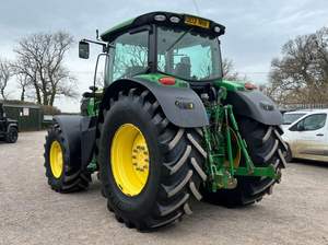 Tracteur agricole Johnn Deeree 6210R original disponible à la vente - Product Image 3