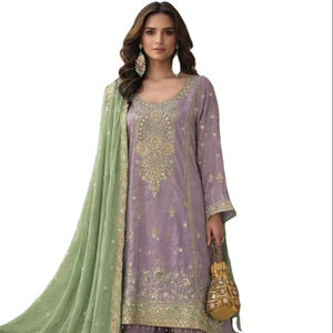 Traje Anarkali de tres piezas en tela de seda Chinnon con bordados elaborados y trabajo con hilos, ideal para bodas y fiestas, en venta. - Product Image 1