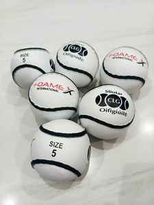 Logotipo personalizado de alta calidad GAA Bola de lanzamiento estándar Sliotar PU All Weather Leather Quick Touch Squash Balls a un precio - Product Image 5