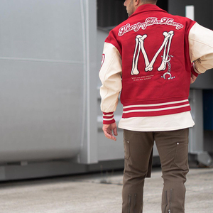Streetwear personnalisé OEM veste Letterman rouge avec broderie en chenille hiver veste universitaire à manches en cuir pour hommes - Product Image 2