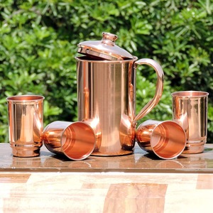 Jarra decorativa de metal de cobre con boca ancha y base sólida Ideal para servir agua o jugo durante reuniones en el hogar - Product Image 3