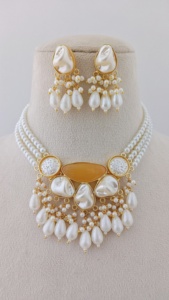 Rajnigandha ชุดสร้อยคอไข่มุกที่มีแผ่นสีทองพื้นผิวและพู่มุกทำผลิตภัณฑ์จำนวนมากปรับแต่งการออกแบบ - Product Image 4