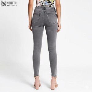 กางเกงยีนส์ซักสีฟ้าอ่อนของผู้หญิงใส่สบายและทันสมัยล่าสุด - Product Image 2