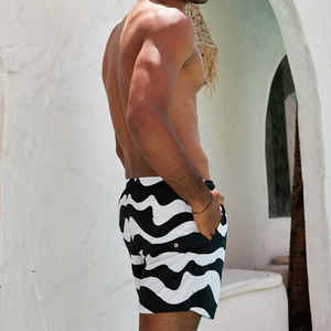 Pantalones cortos de gimnasio desgastados personalizados para hombre, pantalones cortos de sudor lavados con ácido y agujeros rasgados con pantalones cortos holgados de tela transpirable - Product Image 3