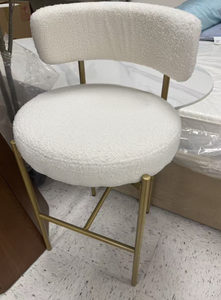 Tabouret de bar moderne avec pieds en métal et assise rembourrée blanche douce - Product Image 1