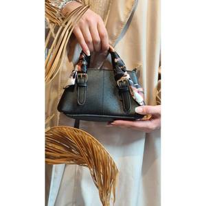 Bolso de mano y bandolera de piel sintética para mujer Fiori, color negro - Product Image 2