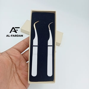 Pinzas de pestañas profesionales Color blanco curvo fuerte con punta negra y dorada Pinzas de extensión de pestañas de acero inoxidable sólido - Product Image 1