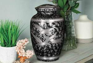 Grande urne en étain avec des oiseaux pour les cendres humaines-Une urne belle et humble pour les restes de vos proches. Cette belle urne - Product Image 3