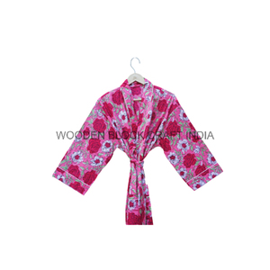 Kimono parfait en pur coton avec une texture douce et lisse, kimono à encolure en V avec un design simple et un imprimé floral pour une tenue décontractée - Product Image 2