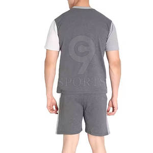 Ensemble d'été respirant de couleur unie pour hommes Design personnalisé Streetwear ensemble d'été surdimensionné pour hommes - Product Image 2