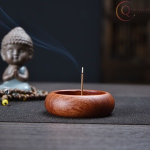 Elegante Quemador de Incienso de Madera con Aspecto Tradicional para Aromaterapia y Relajación - Product Image 1