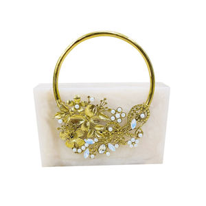 Pochette élégante en résine artisanale pour femme pour les mariages et les soirées nuptiales - Product Image 1