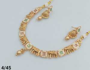 Bijoux de temple indien du sud motipearl et cuivre bijoux de mariage de mariée antiques traditionnels ensemble de bijoux de tour de cou plaqué or lourd - Product Image 2