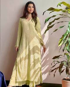 Sommerkleidung weiße Baumwolle Lucknow Chikan handbestickte <span class=keywords><strong>Kurtis</strong></span> - Oberteile - Tuniken- Großhandel Lucknow Stickerei Oberteile Tuniken 2024