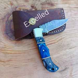 Cuchillo de caza plegable de acero de Damasco de 2mm de grosor hecho a mano personalizado, mango de madera Pakka, Funda de cuero gratis, compatible con OEM/ODM - Product Image 4