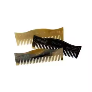 Peigne en corne de qualité supérieure fabriqué à la main, élégant et naturel par Crescent Crafts - Product Image 2