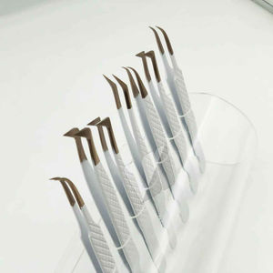 Pinces à épiler professionnelles de qualité supérieure Kaamir Instruments, en acier inoxydable japonais, anti-magnétiques, avec poignée confortable, pointe lisse - Product Image 6