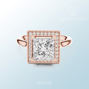 แหวนเพชรทรงเจ้าหญิงแบบคลัสเตอร์ ดีไซน์ระยิบระยับ ได้รับการรับรองจาก IGI เหมาะสำหรับงานแต่งงาน งานหมั้น และงานเฉลิมฉลอง ผลิตตามสั่งอย่างประณีต - Product Image 3