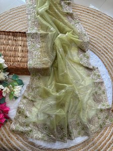 Sari de Diseñador de Alta Costura, Fácil de Drapear, Tela de Seda Pura, Color Brillante, Borde de Corte Elegante, con Pieza de Blusa para Adultos - Product Image 3