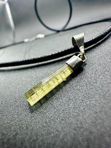 Collar con Colgante Fino de Plata de Ley 925 Chapado en Oro, Hecho a Mano con Piedra Preciosa Natural, Cristal de Turmalina Verde, Joyería Única para Regalo - Product Image 2