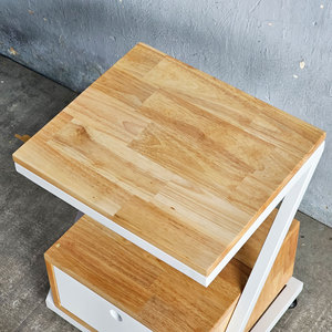 โต๊ะข้างเตียงสไตล์มินิมอลยุคกลางศตวรรษ พร้อมลิ้นชัก 1 ช่อง ขนาด 40x35x45 ซม. ทำจากไม้ยางพาราแท้ รุ่น TDG68035 สำหรับอพาร์ทเมนต์หรือบ้าน - Product Image 4
