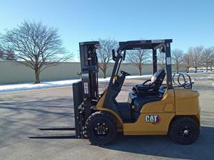 Chariot élévateur diesel CAT d'occasion, 4 tonnes, usage intensif, pour logistique d'entrepôt, haute performance, usage industriel. - Product Image 4