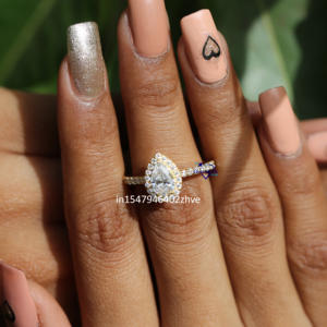 Nuevo anillo de solitario de diseñador adornado con pera cultivada en laboratorio y Diamante redondo de corte brillante en plata de ley 925 para mujer - Product Image 1