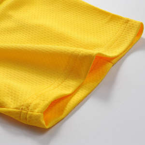 ชุดฟุตบอลคุณภาพสูงสำหรับผู้ชาย ผลิตตามสั่ง ขายส่ง เสื้อฟุตบอลและกางเกงขาสั้นผ้าโพลีเอสเตอร์แห้งเร็ว พร้อมโลโก้ - Product Image 3