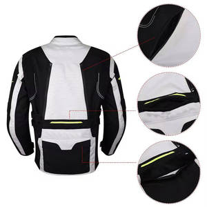 Combinaison textile pour moto de qualité supérieure, conçue pour les motards modernes, avec une coupe classique, un tissu respirant et une construction durable. - Product Image 3