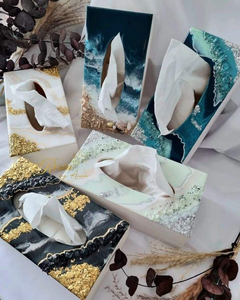 Boîte à mouchoirs élégante en résine florale Accessoire de vaisselle de salle à manger simplement conçu pour offrir des cadeaux par Tradebit - Product Image 4