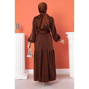 ฮิญาบยาวแต่งด้วยลูกปัดเข็มขัดสีน้ำตาลปักลายเรียบง่ายเอวทรงตรงยาวถึงพื้นลายดอกไม้อิสลาม - Product Image 5