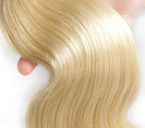 Meilleur Qualité Cheveux Blonds Dentelle Fermetures HD Transparent Dentelle Naturelle Vierge Temple Non Transformés Cheveux Humains Ondulés Fermetures - Product Image 1